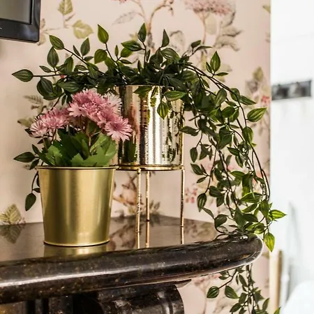 Mountjoy Self-catered 1 Апартаменты *